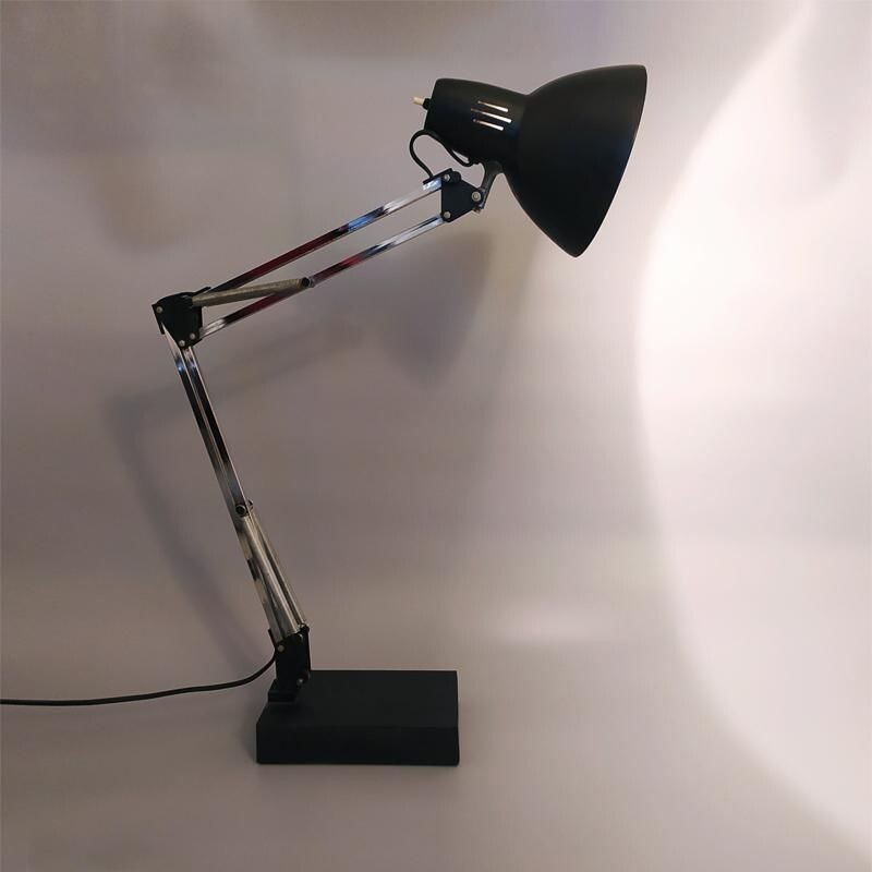 Original lámpara de mesa negra de arquitecto de Arteluce Italia 1970
