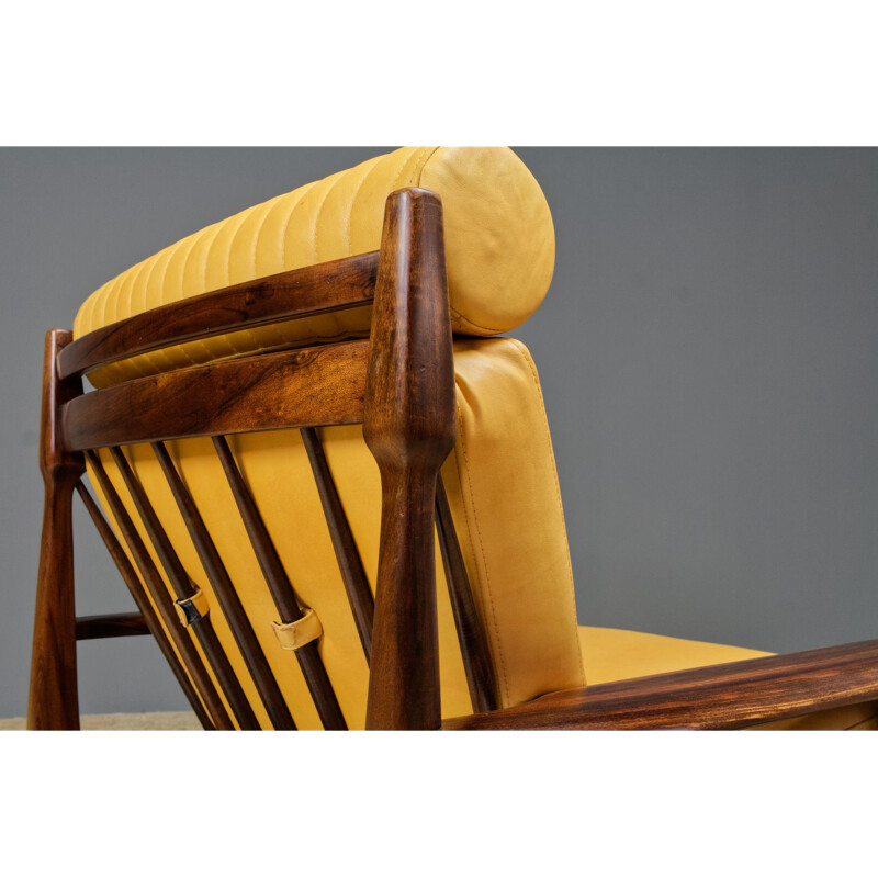 Vintage Lounge chair in Leather and rosewood 1960s