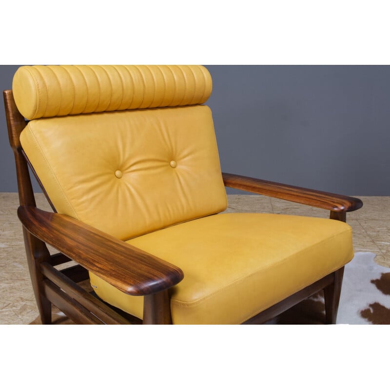 Vintage Lounge chair in Leather and rosewood 1960s