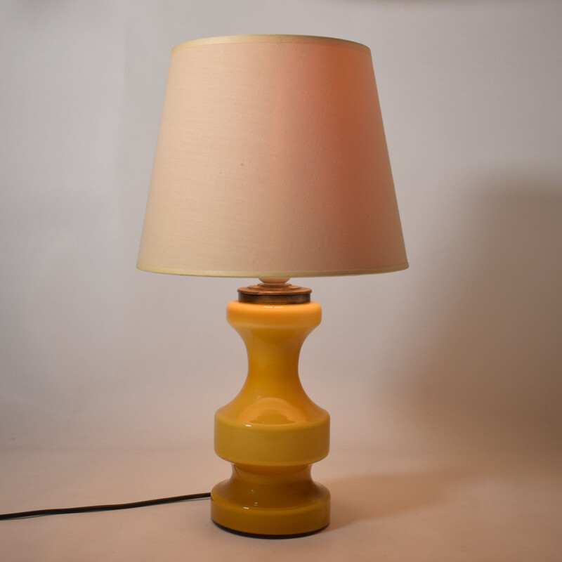 Lampe vintage en verre opaline jaune