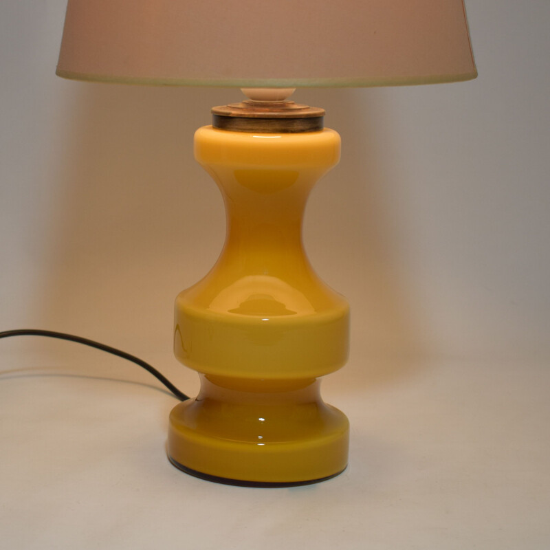 Lampe vintage en verre opaline jaune