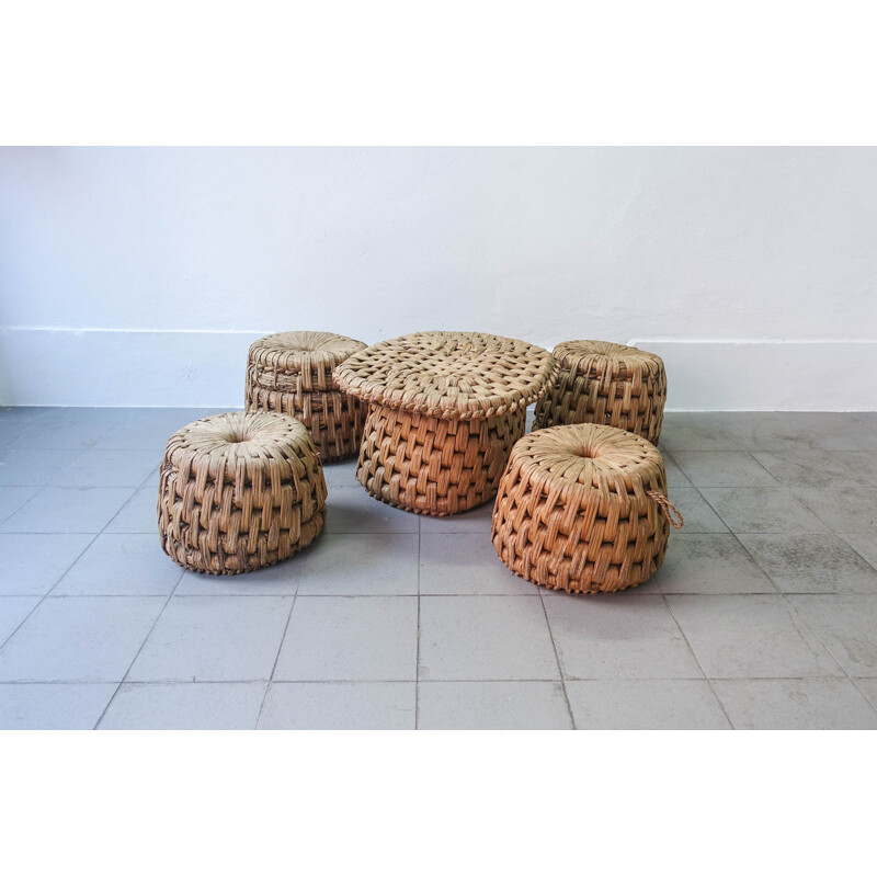 Vintage living room set consisting of a table and 4 stools in Bunho, Portugal 1960