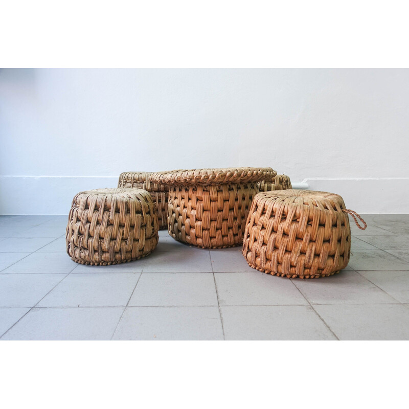 Vintage living room set consisting of a table and 4 stools in Bunho, Portugal 1960