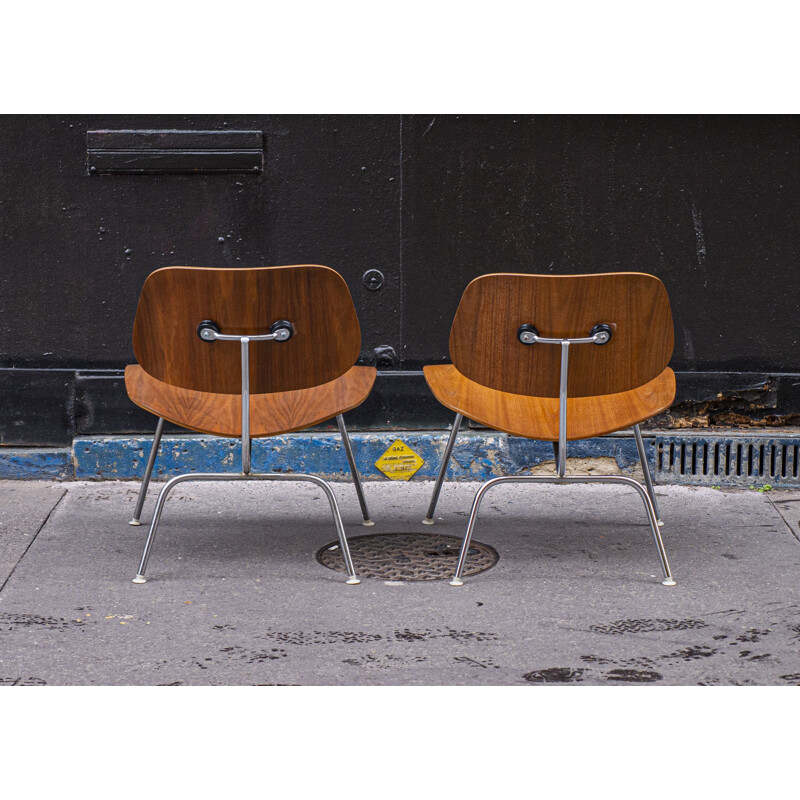 Paire de chaises lcm vintage en noyer de Charles et Ray Eames pour Herman Miller, 1970