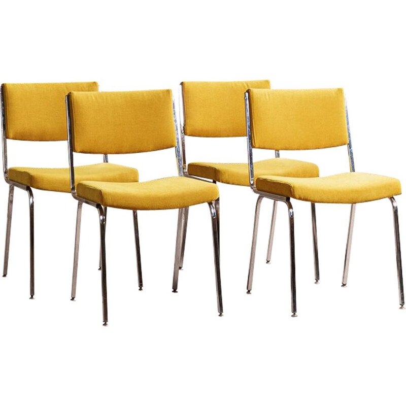 Lot de 4 chaises vintage sur piétements chromés, assises et dossiers en tissu jaune ocre 1960
