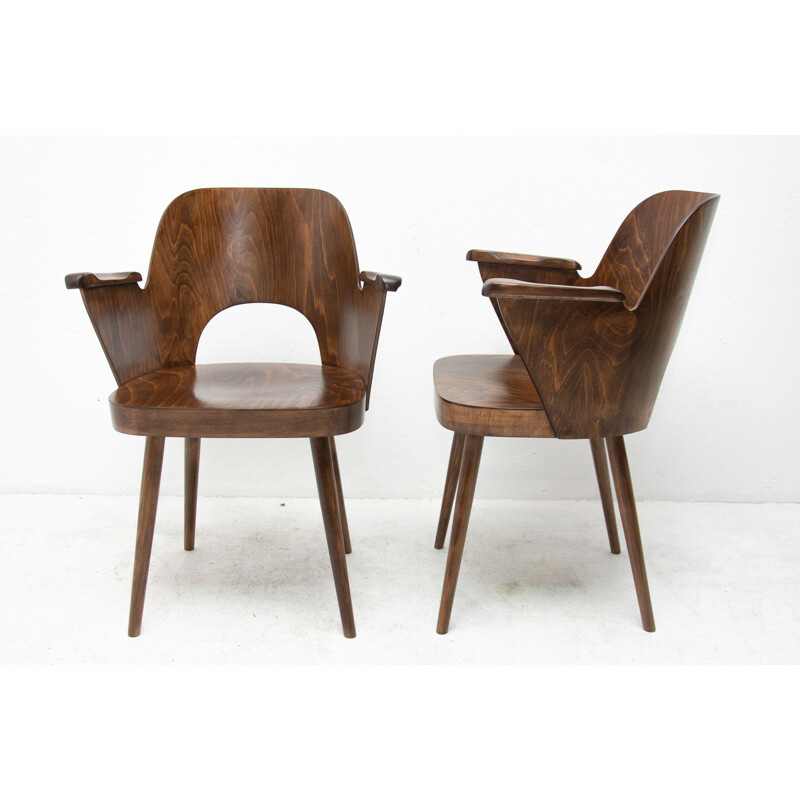 Paire de fauteuils vintage en contreplaqué cintré par Oswald Haerdtl pour Ton 1960