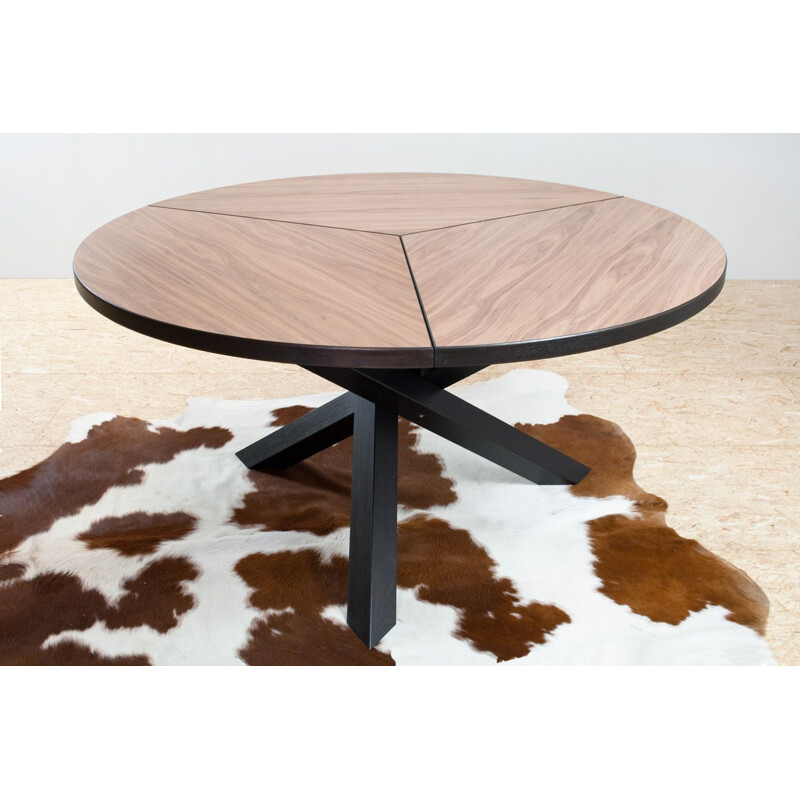 Vintage Brutalist large Tripod round dining room table by Martin Visser in walnut and oak