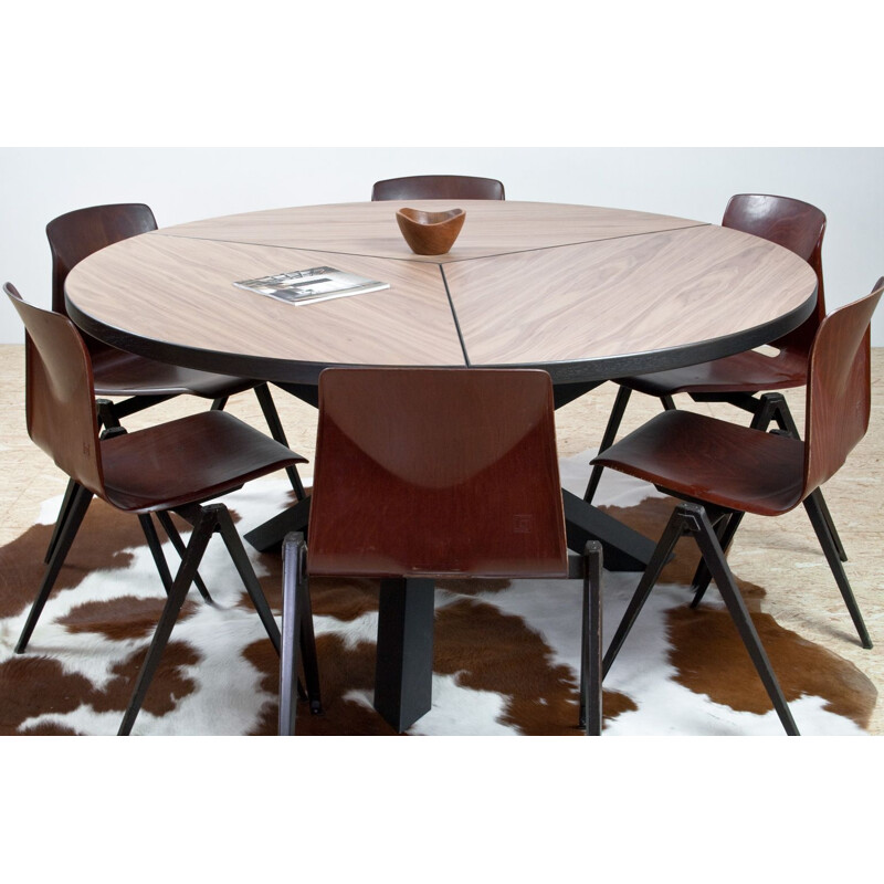 Vintage Brutalist large Tripod round dining room table by Martin Visser in walnut and oak