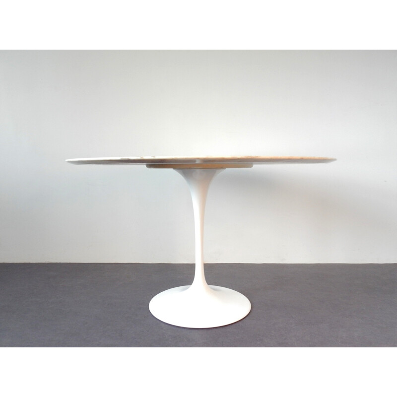 Vintage Round Pedestal dining table by Eero Saarinen for Knoll 1957