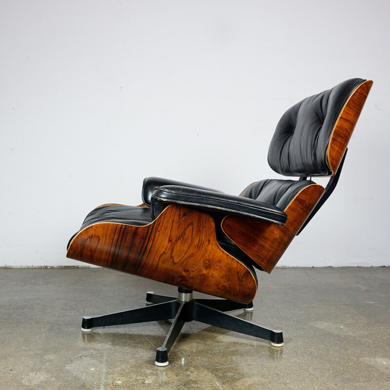 Vintage Eames Lounge Chair in Rosewood and black Leather 1960s