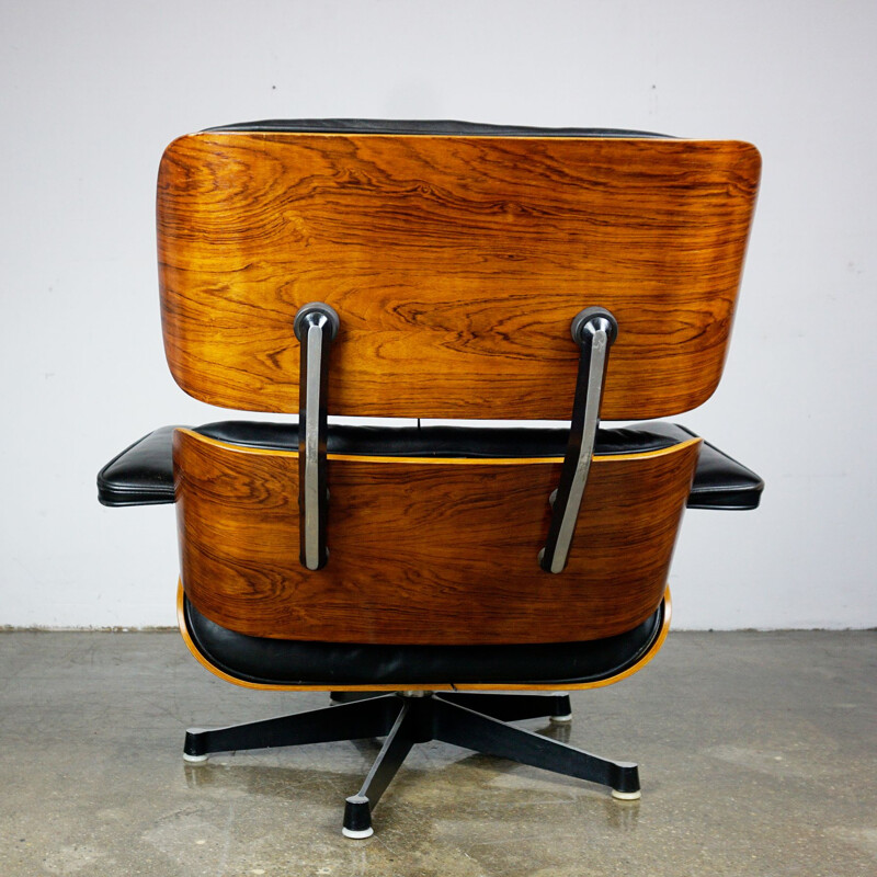 Vintage Eames Lounge Chair in Rosewood and black Leather 1960s