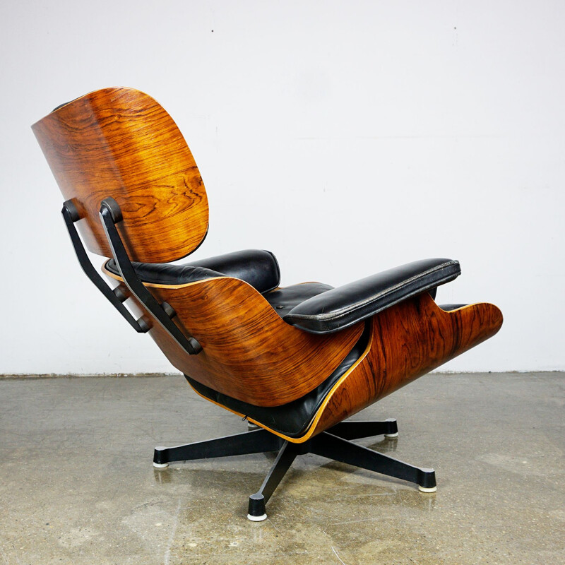 Vintage Eames Lounge Chair in Rosewood and black Leather 1960s