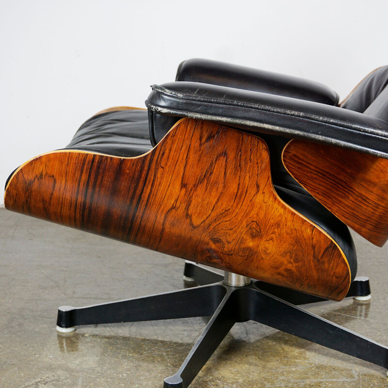 Vintage Eames Lounge Chair in Rosewood and black Leather 1960s