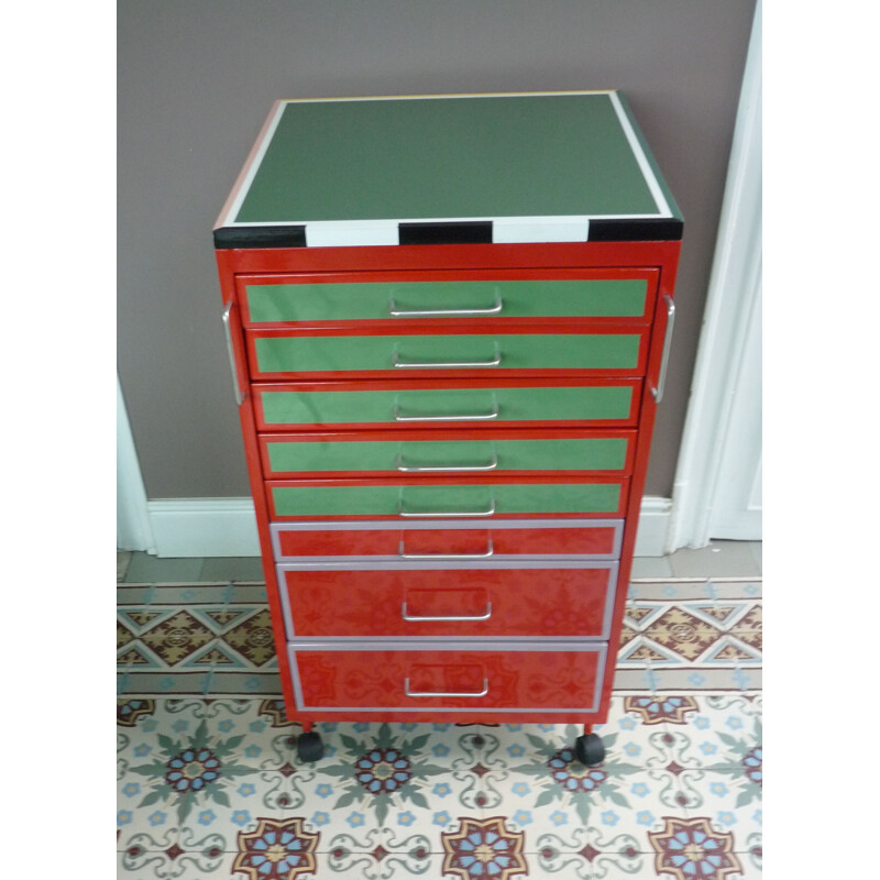 Vintage dentist chest with drawers in lacquered sheet metal