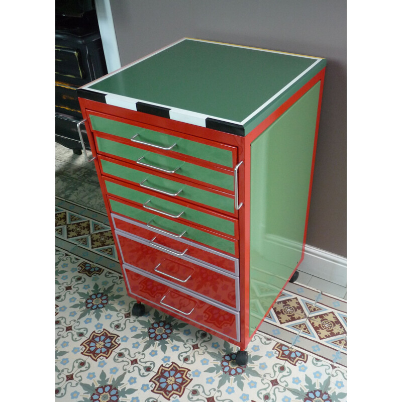 Vintage dentist chest with drawers in lacquered sheet metal