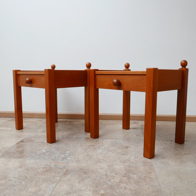 Paire de tables de chevet ou d'appoint vintage modernistes 1970