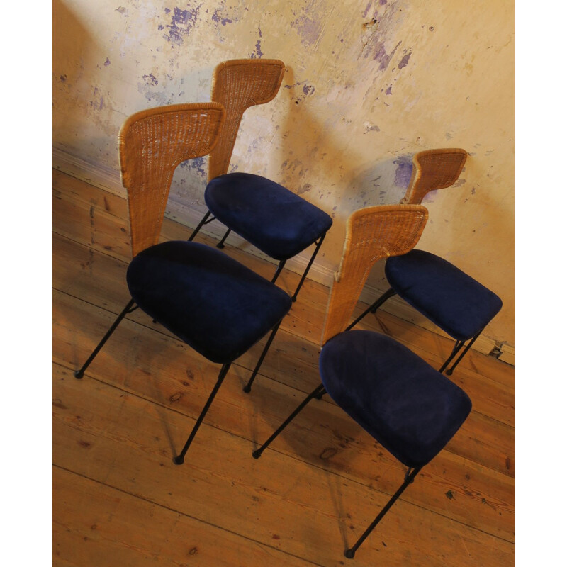 Ensemble de 4 chaises vintage en rotin black métal et velours bleu, Italie 1950