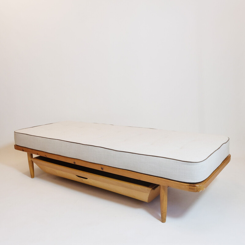 Vintage daybed in solid pine, Danish 1950s