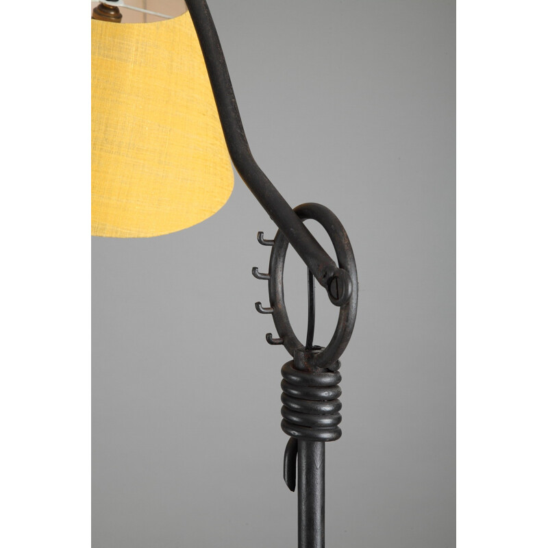 Lampadaire tripode en fer laqué noir et tissu jaune - 1950