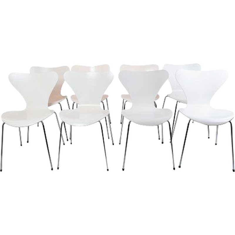 Set of 8 vintage Seven chairs by Arne Jacobsen and Fritz Hansen 2020. 