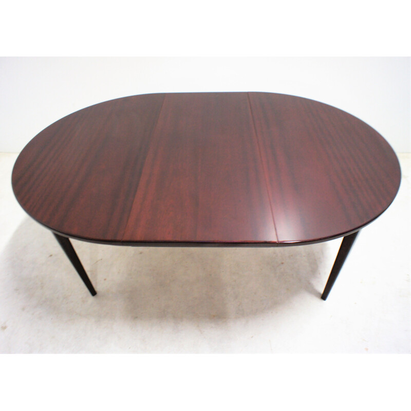 Vintage mahogany extensible round table by Omann Jun