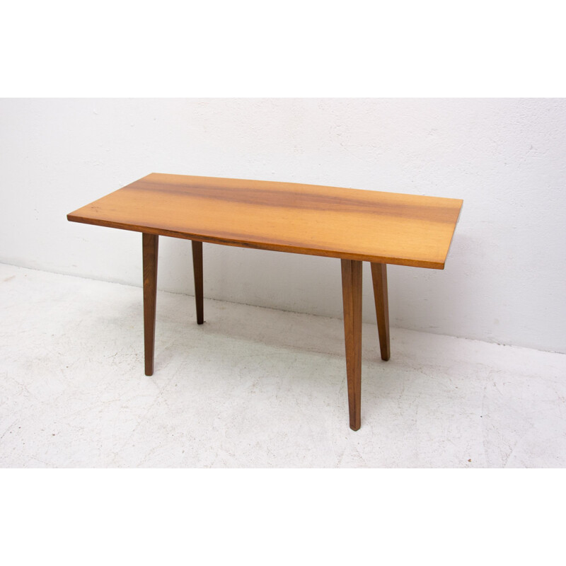 Mesa de centro vintage de madera de František Jirák para Tatra nábytok, Checoslovaquia 1960