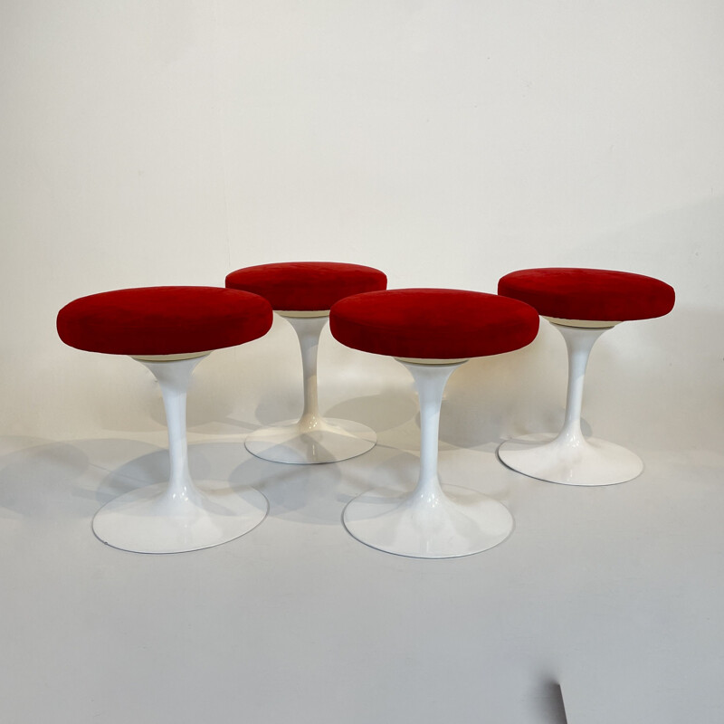 Tabouret vintage "Tulipe" pivotant en alcantara rouge par Eero Saarinen pour Knoll International