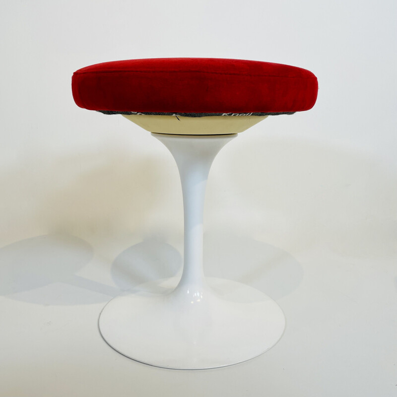 Vintage-Hocker "Tulpe" drehbar in rotem Alcantara von Eero Saarinen für Knoll International