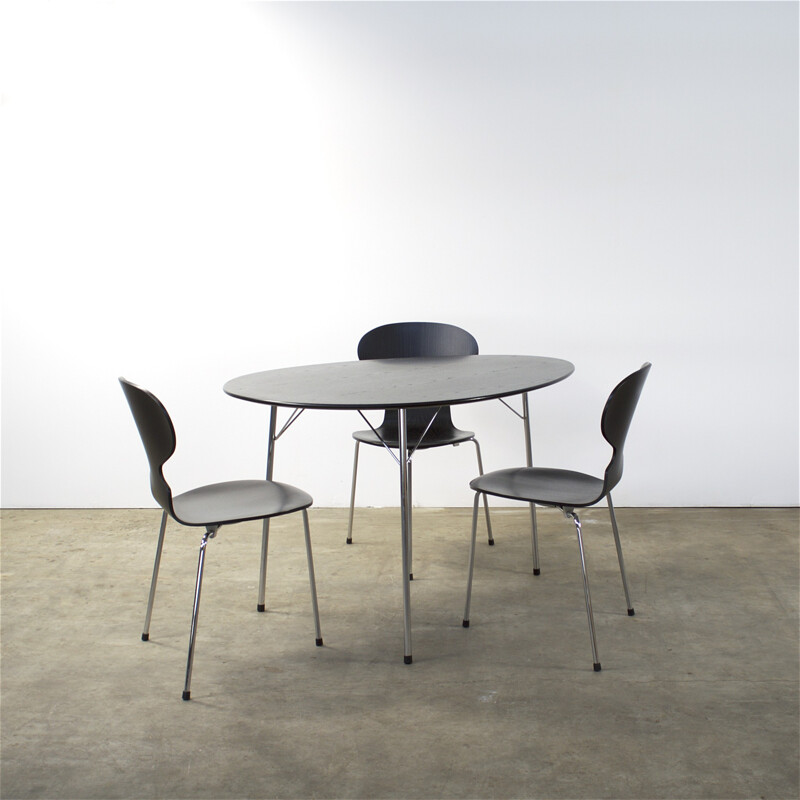 Fritz Hansen limited edition dining set in ashwood, Arne JACOBSEN - 2000s 