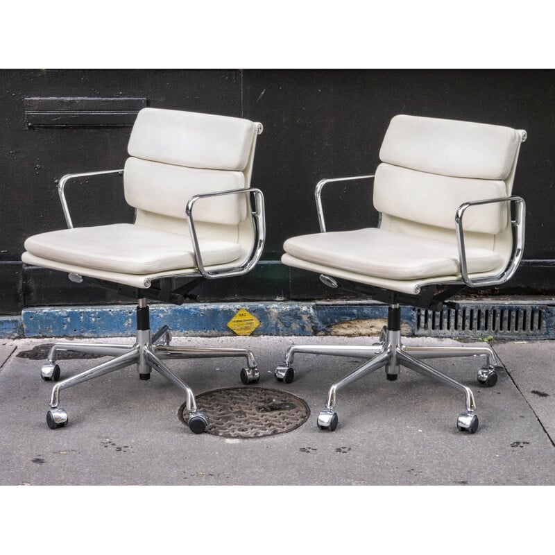 Pair of vintage Soft Pad white armchairs from Charles & Ray Eames
