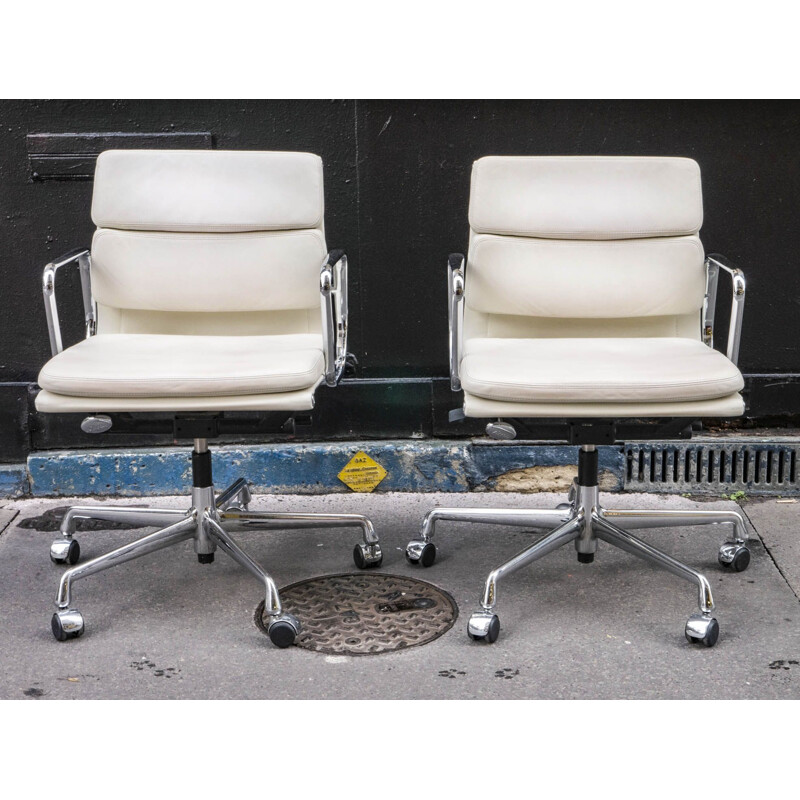 Pair of vintage Soft Pad white armchairs from Charles & Ray Eames