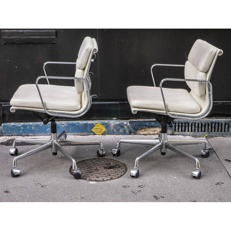 Pair of vintage Soft Pad white armchairs from Charles & Ray Eames