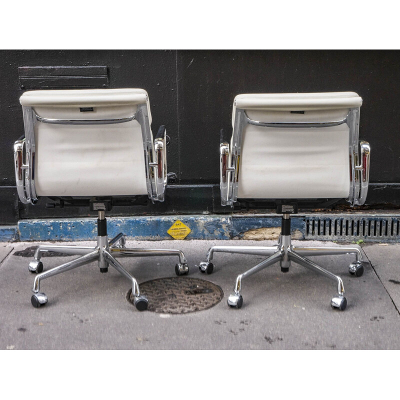 Pair of vintage Soft Pad white armchairs from Charles & Ray Eames