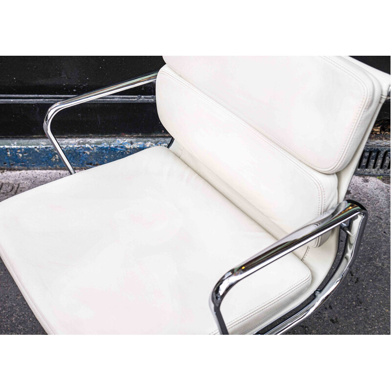 Vintage Soft Pad white armchair by Charles & Ray Eames