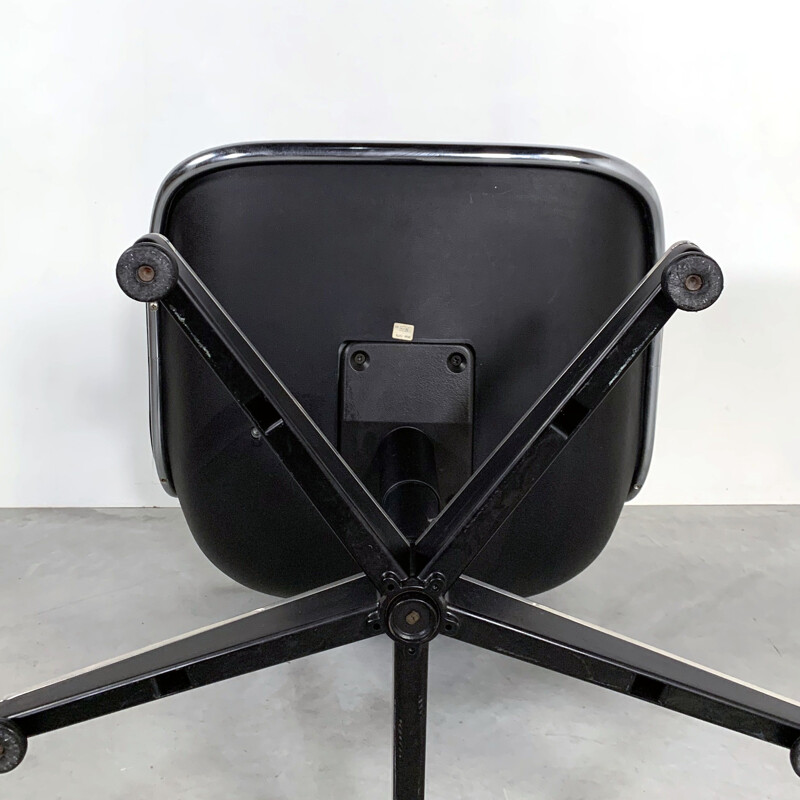 Vintage Black Leather office chair by Charles Pollock for Knoll 1970s