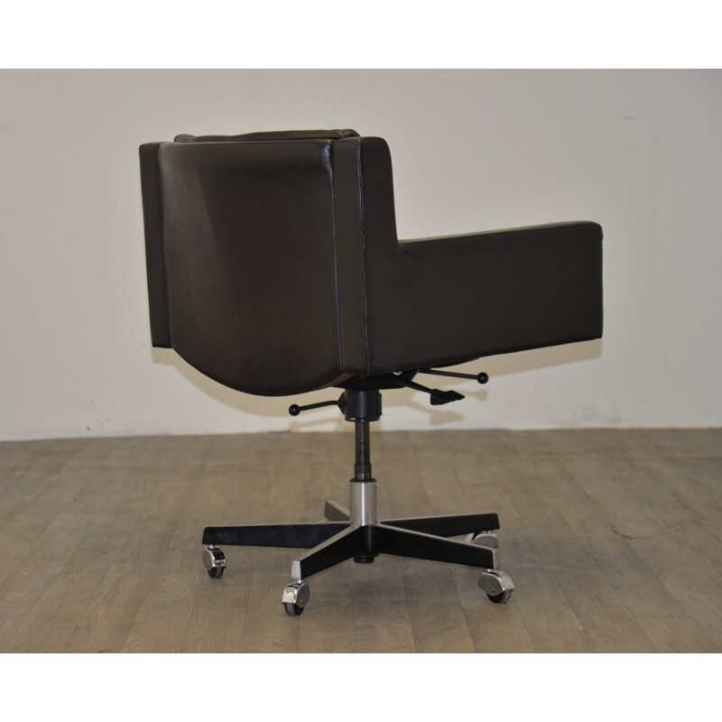 De Sede swivel lounge chair in black aniline leather and wood, Robert HAUSSMANN - 1950s