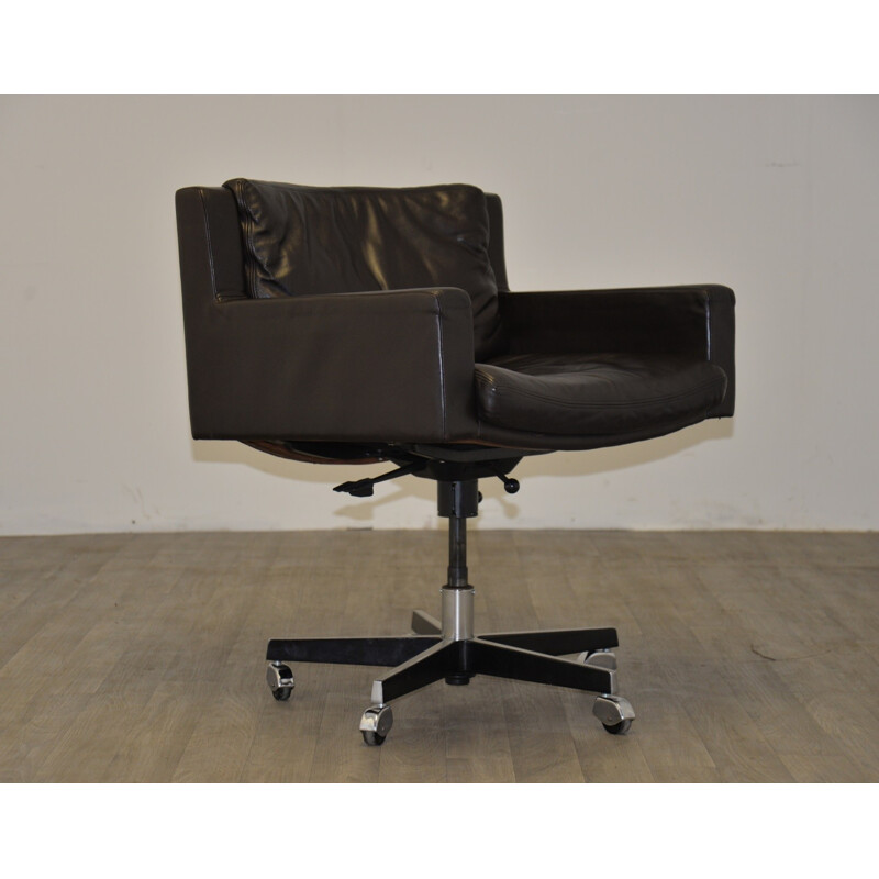 De Sede swivel lounge chair in black aniline leather and wood, Robert HAUSSMANN - 1950s