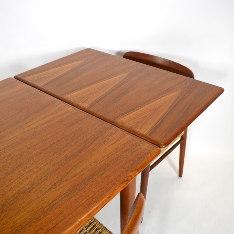 JL Møller Møbelfabrik dining set with 8 "No 75" chairs, Niels O. MØLLER - 1950s