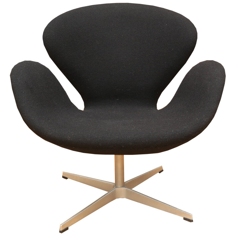 Black "Swan" armchair, Arne JACOBSEN - 2001