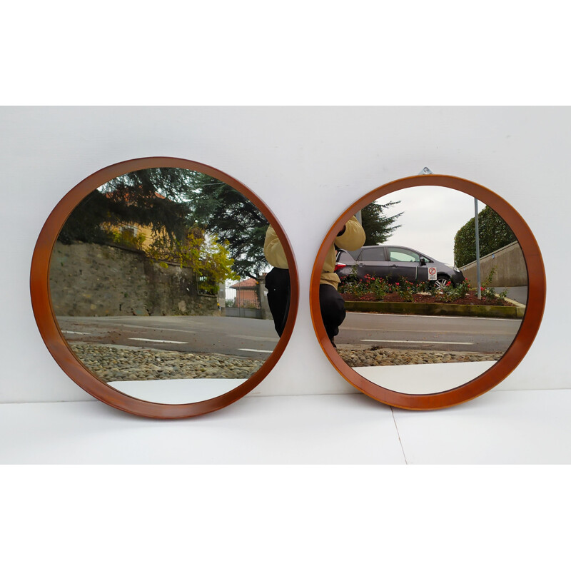 Pareja de espejos vintage redondos de madera de teca, Italia 1950