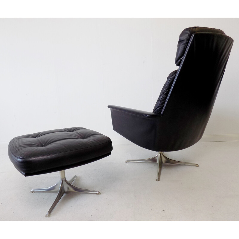 Vintage armchair COR Sedia with black leather ottoman by Horst Brüning 1960