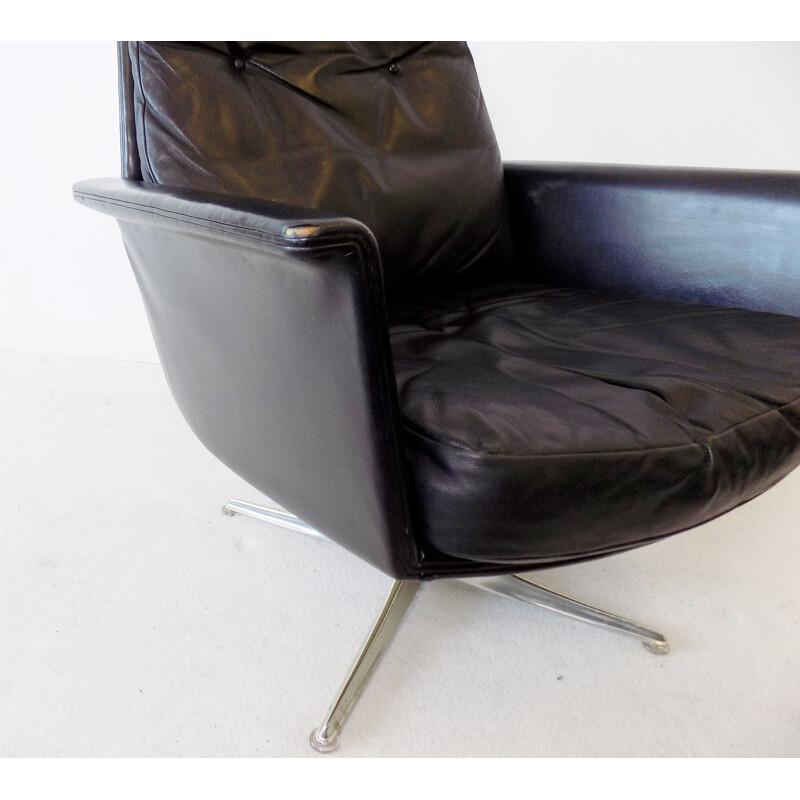 Vintage armchair COR Sedia with black leather ottoman by Horst Brüning 1960