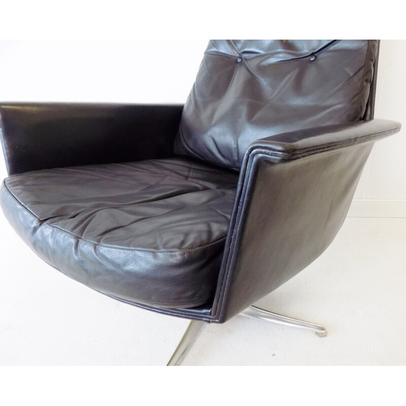 Vintage armchair COR Sedia with black leather ottoman by Horst Brüning 1960
