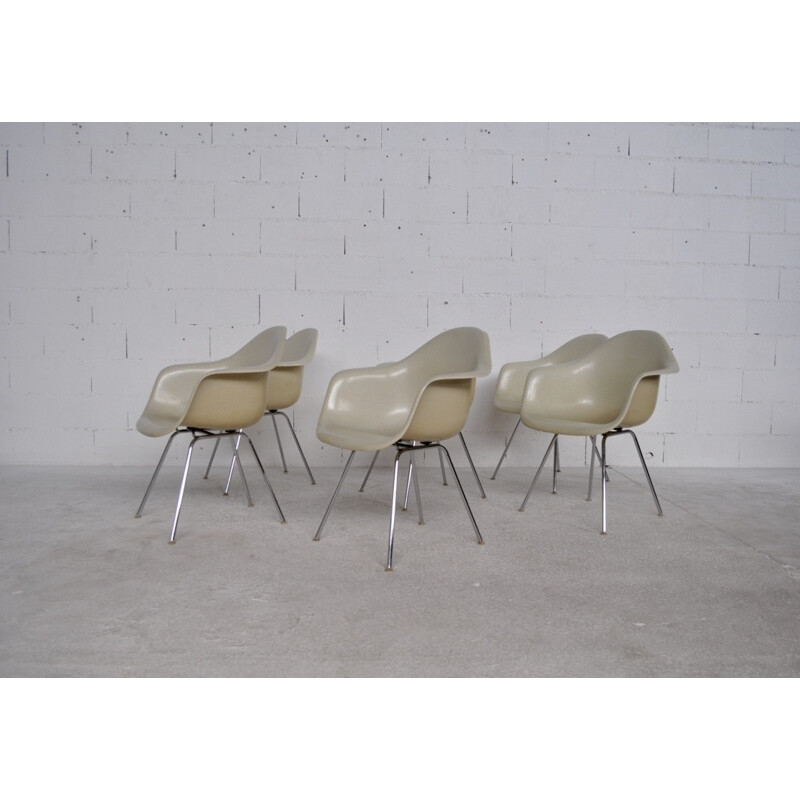 Série de 6 fauteuils "Dax" Herman Miller en fibre de verre, Charles & Ray EAMES - 1960