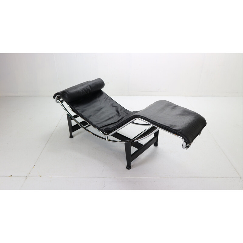 Vintage Corbusier LC4 Black on Black Chaise Lounge Chair by Cassina 1970s