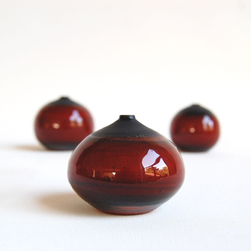 Set of 3 vintage red and black miniature ceramics by Antonio Lampecco