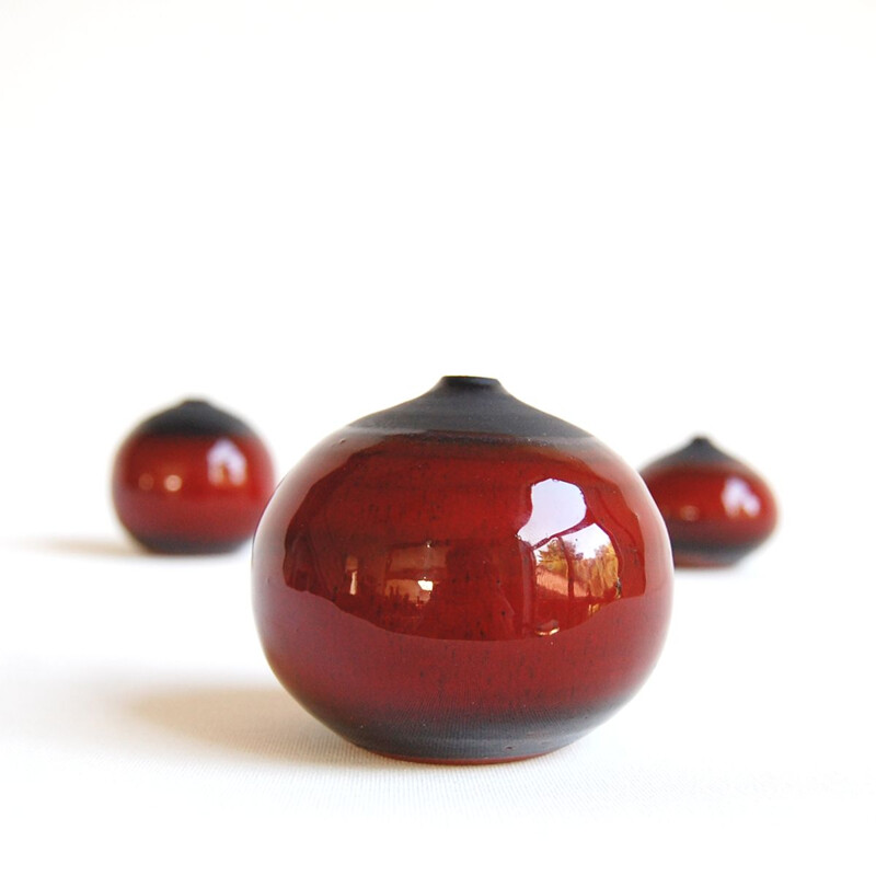 Set of 3 vintage red and black miniature ceramics by Antonio Lampecco