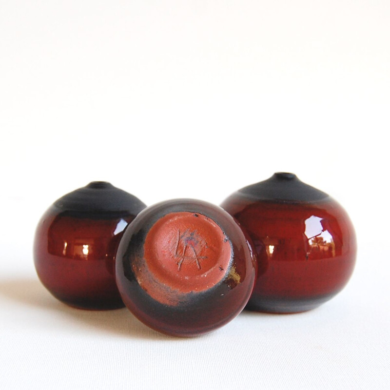 Set of 3 vintage red and black miniature ceramics by Antonio Lampecco