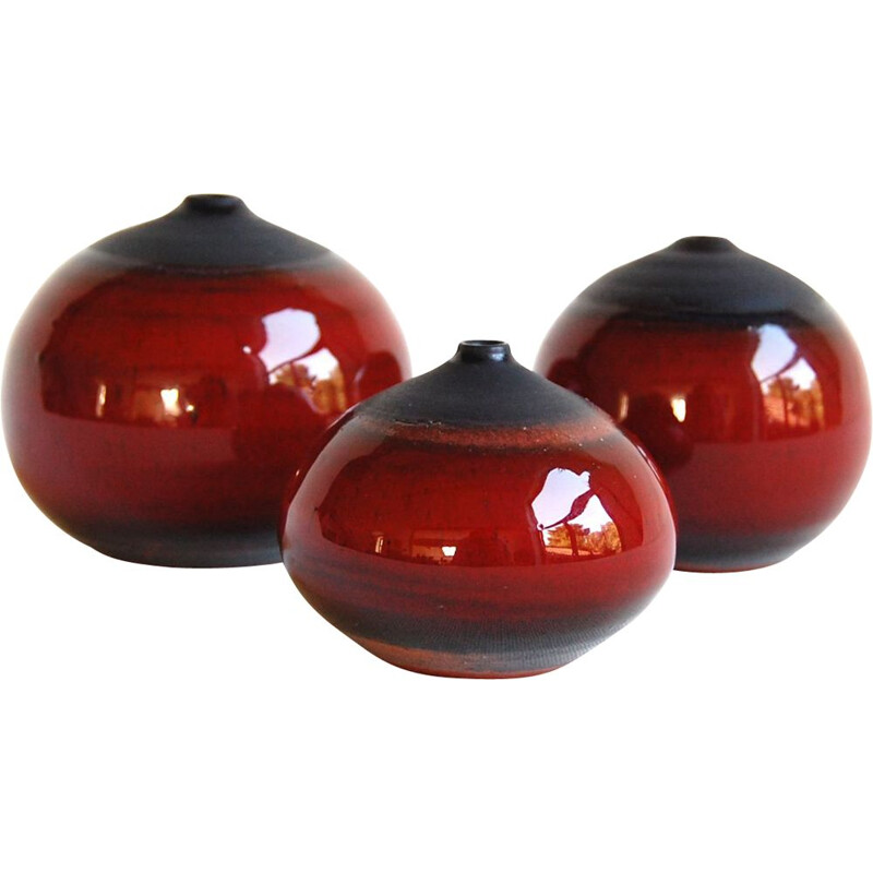 Set of 3 vintage red and black miniature ceramics by Antonio Lampecco