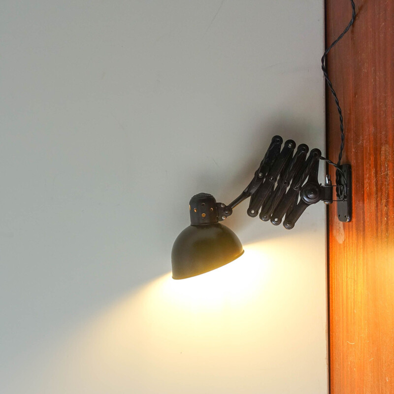 Lampada da parete vintage Kaiser Idell 6718 con braccio a forbice 1930